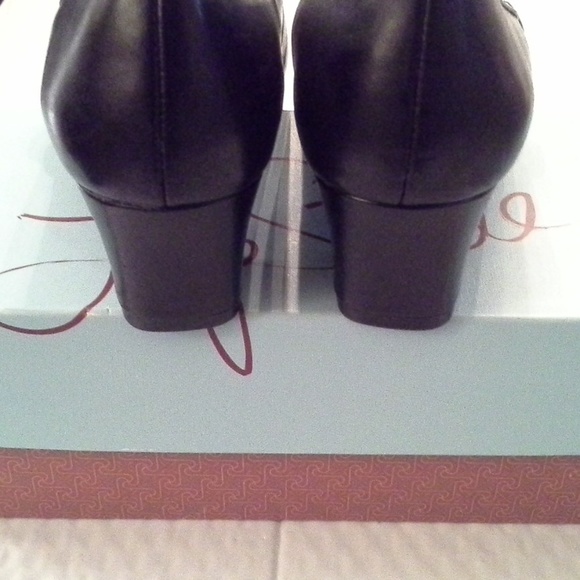 |SOLD| Life Stride Black Mary Jane Shoes 9W - Picture 5 of 8